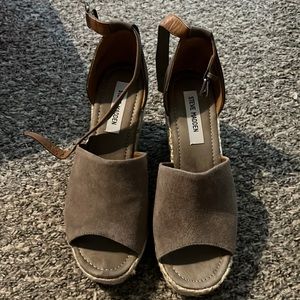 Steve Madden taupe espadrille wedges taupe suede